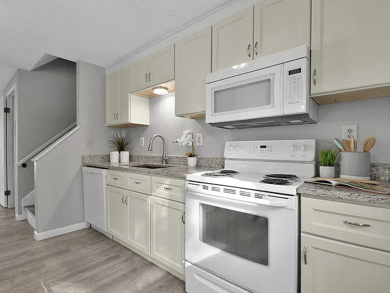 3102 Dewbourne Dr — Photo 10