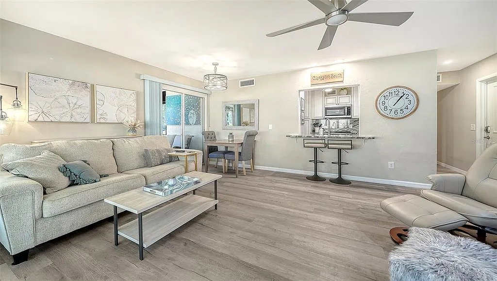 2 bed, 2.0 bath, 990 sqft, $2,200 — Photo 4
