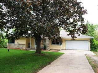 3365 S Wehr Rd, New Berlin, WI 53146