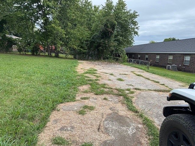 2nd image of 709 E Pridemore Dr #1