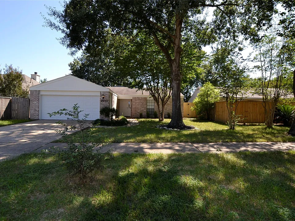 18507 Wood Glen Ln