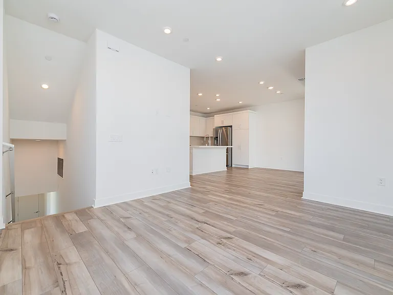 589 S Lyon St — Photo 4