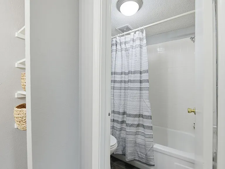 Heatherstone Apartments — Photo 14