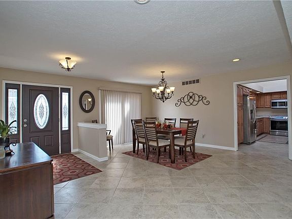 2nd image of 381 Knollwood Dr