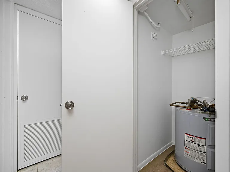 1767 Leo Ln S — Photo 17
