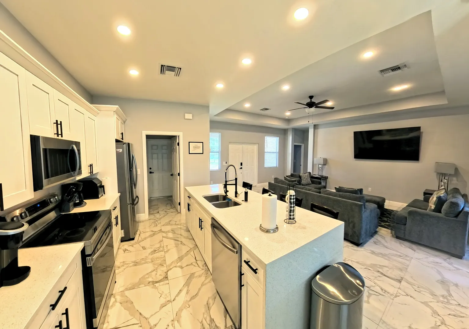4 bed, 1656 sqft, $3,000 — Photo 2