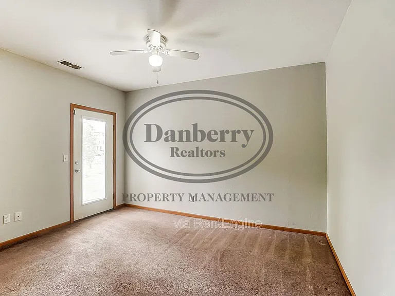 1103 N Byrne Rd — Photo 32