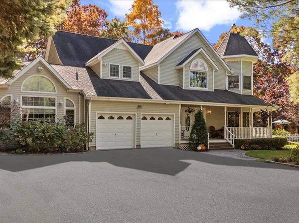 1040 Washington Avenue, Plainview, NY 11803