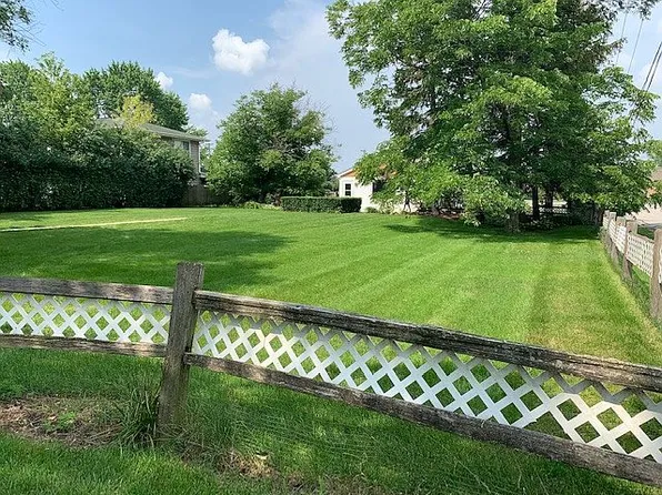 15W765 80th St, Burr Ridge, IL 60527