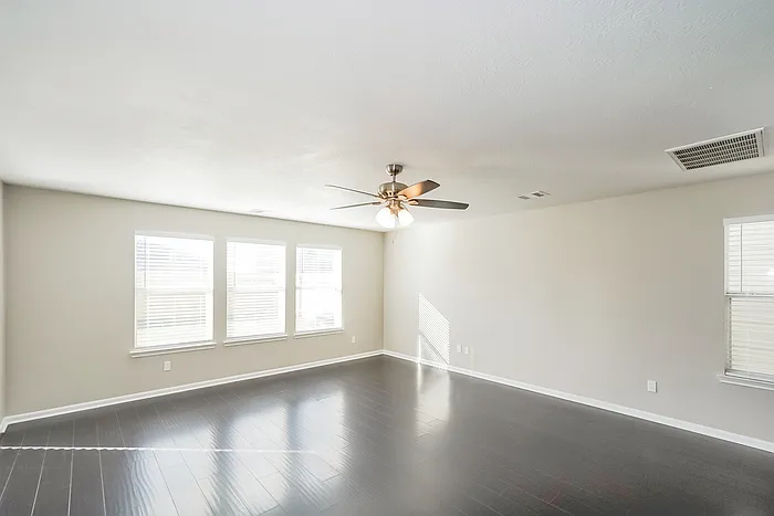 3 bed, 2.5 bath, 1885 sqft, $2,170 — Photo 4