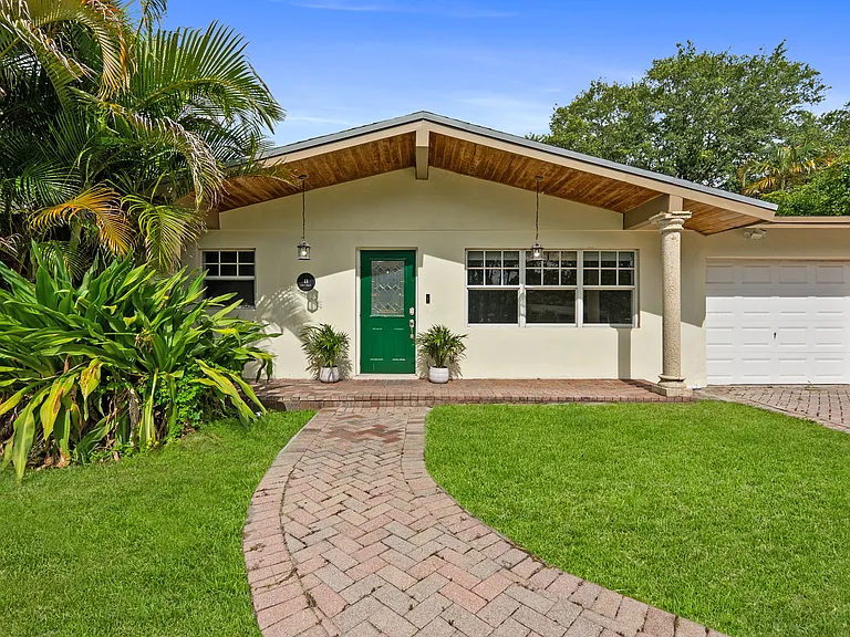 8 Polo Cir — Photo 1