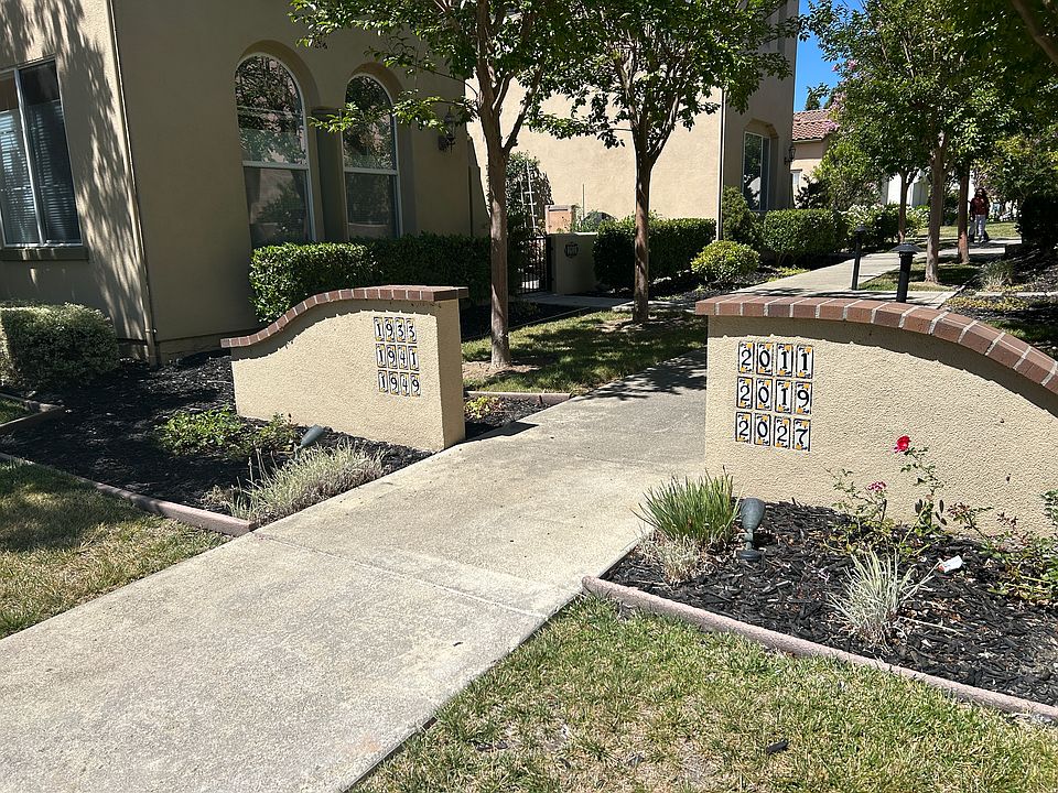 ENTERANCE FROM THE STREET