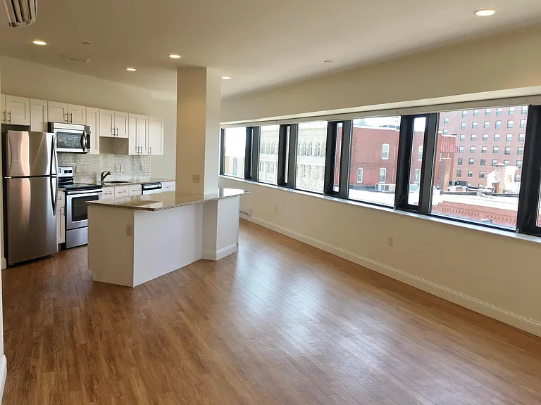 Red Oak at 875 Elm Street — Photo 11