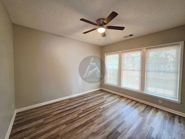 1691 Woodsford Rd NW — Photo 17