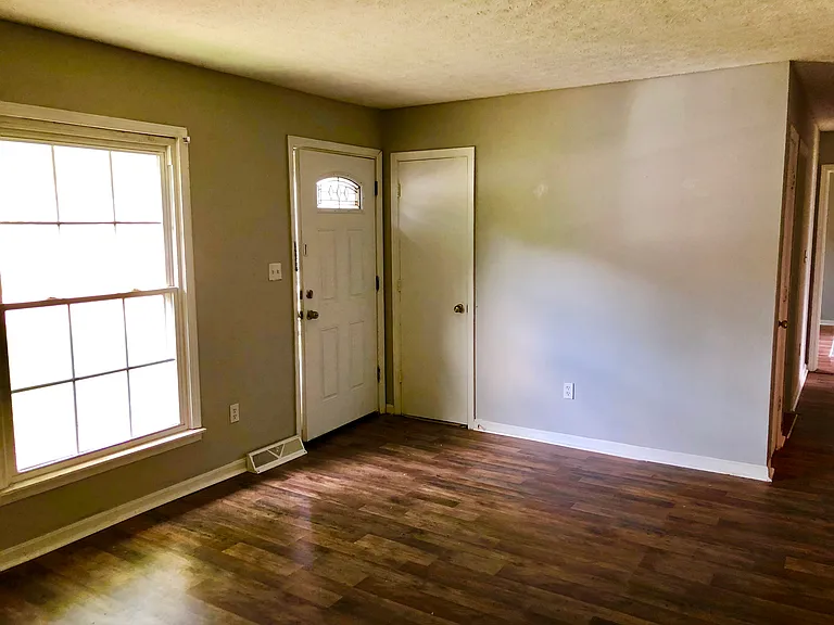 1250 Stratford Dr — Photo 7
