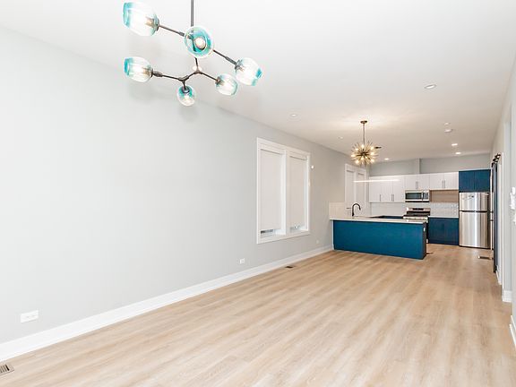 3rd image of 716 S Laflin St APT 1F