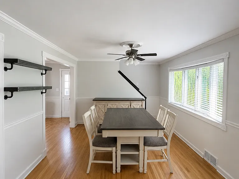 505 Moore Rd — Photo 2