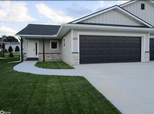 2319 Heritage Ln, Iowa Falls, IA 50126