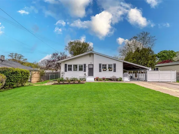 6 Gull Lane, Brentwood, NY 11717