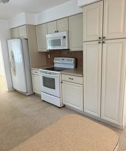 860 NW 65th Ave — Photo 7