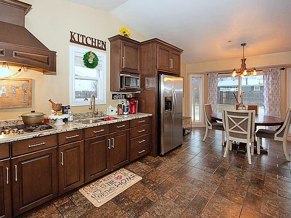 3rd image of 4334 Sunbury Dr