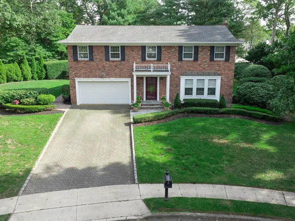 1 Christa Court, Lake Grove, NY 11755