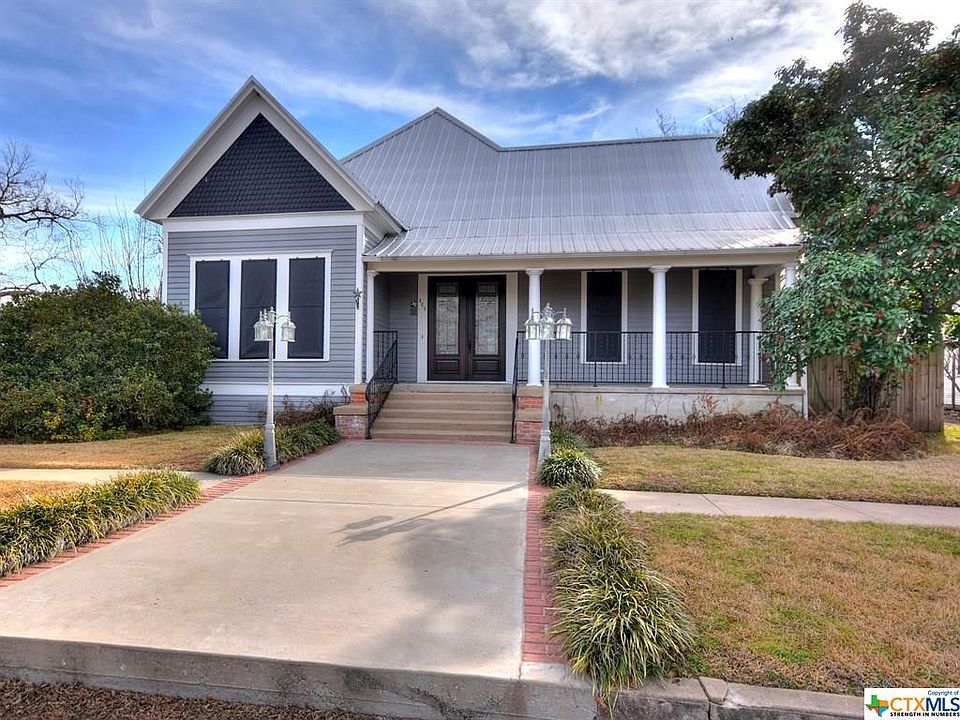1st image of 406 Burleson St