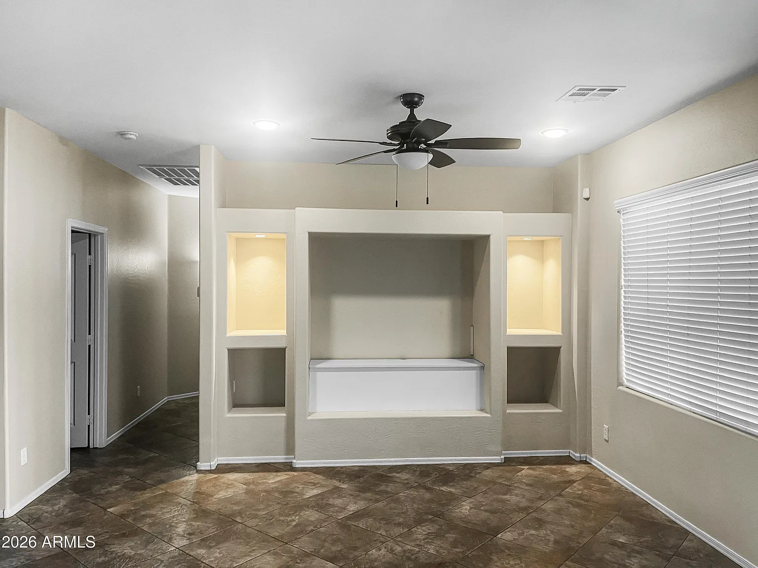 3 bed, 2.0 bath, 1301 sqft, $1,975 — Photo 3