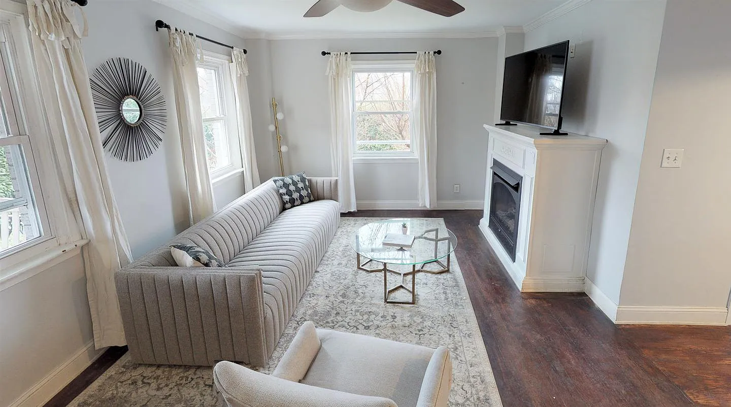 Private Bedroom in Lovely Capitol Hill East home near the Blue and Orange Lines — Photo 1