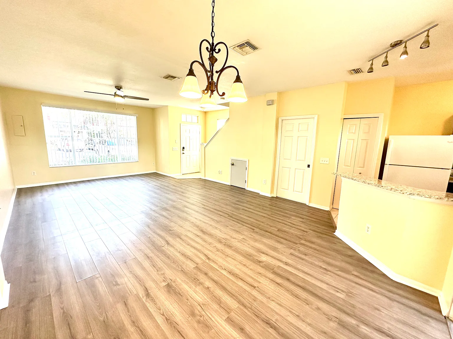 2 bed, 1250 sqft, $2,000 — Photo 4