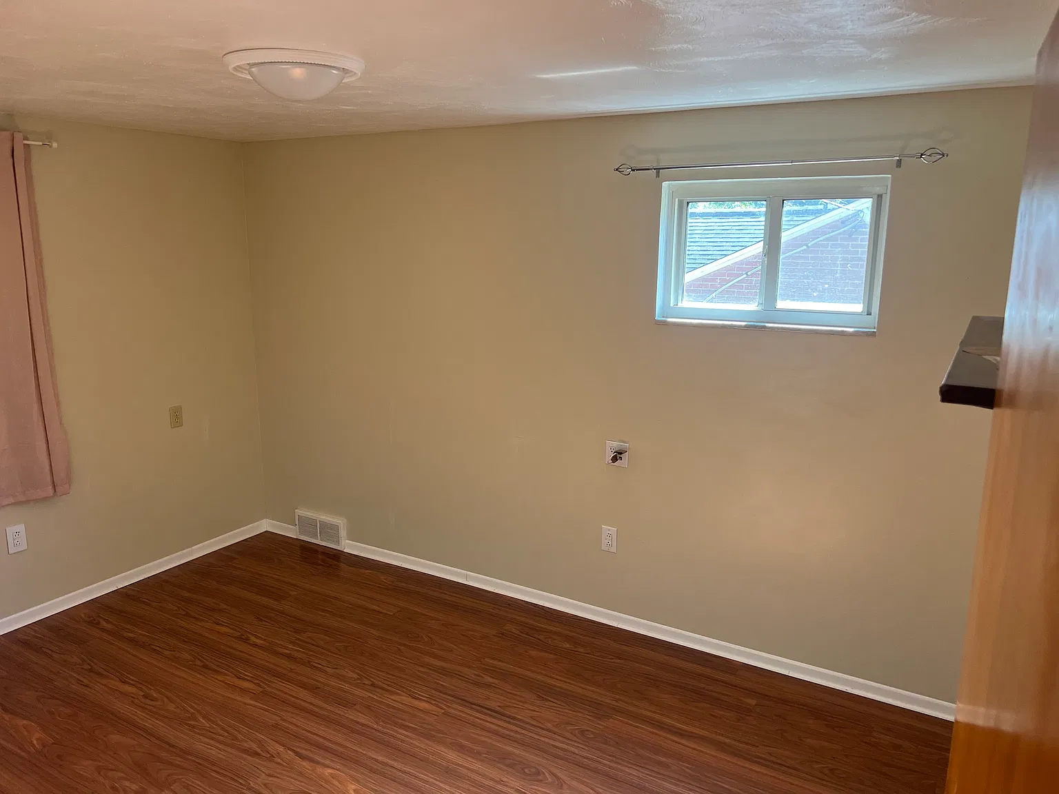 3 bed, 1131 sqft, $2,000 — Photo 4