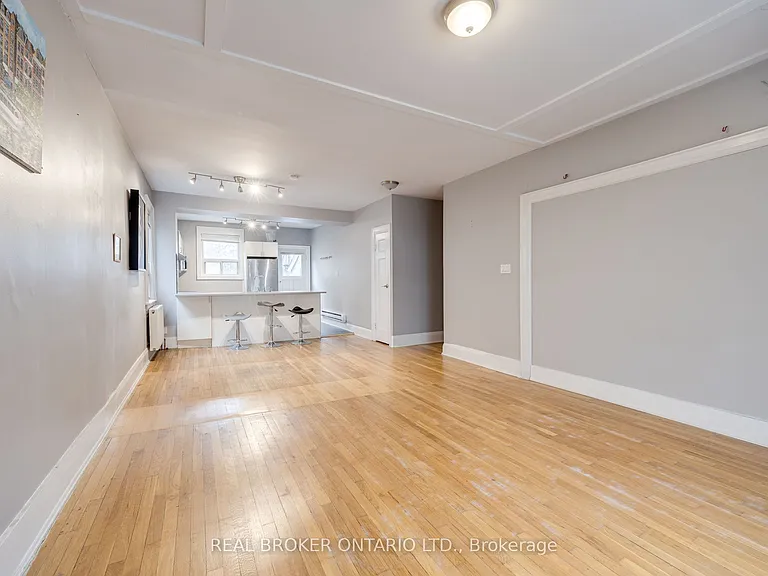 77 Isabella St #UPPER — Photo 4