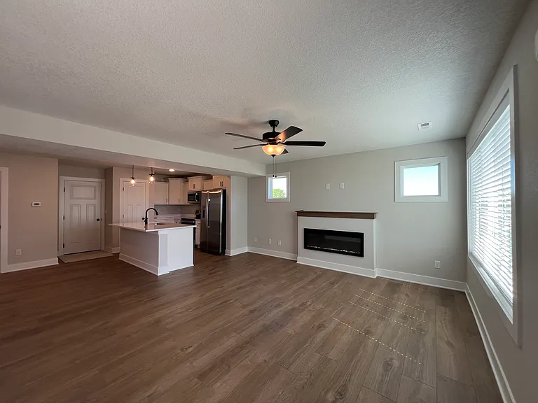 601 NE Hart Ln #1 — Photo 5