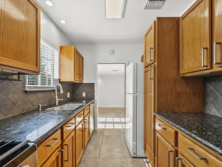8440 Oakdale Ave — Photo 9
