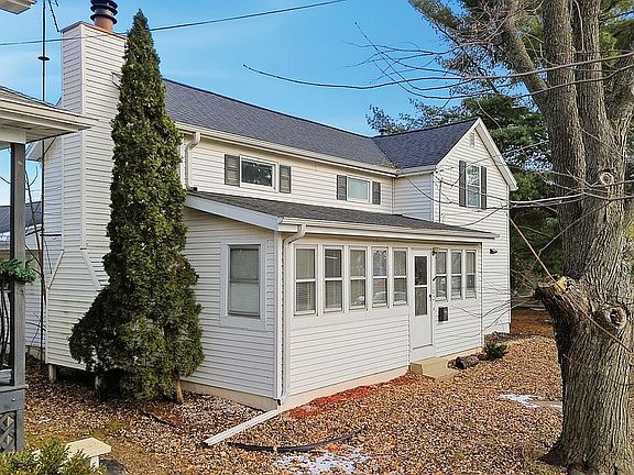 2nd image of 102 E Winfield St