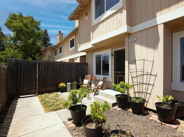 1452 Gold Way, Rohnert Park, CA 94928