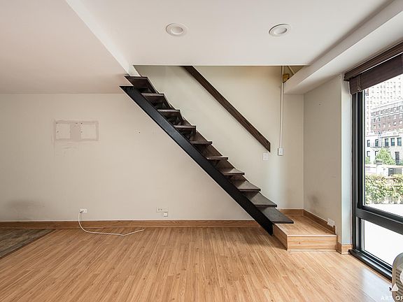 3rd image of 1221 N Dearborn St APT 207N