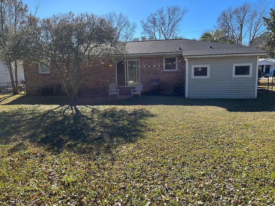 2nd image of 894 Randall Dr