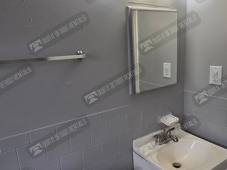 2746 Ewald Cir — Photo 17