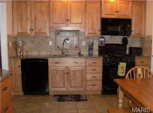 16 Sherri Ln, Saint Peters, MO