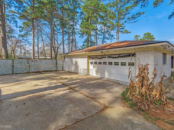 3rd image of 3020 Pines Rd