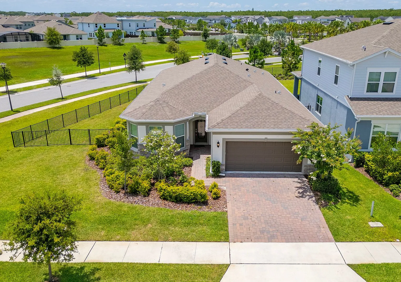 Ready To Move In Isle Of Lake Nona One Story-4 Bedrooms-3 Full Bathrooms. — Photo 3