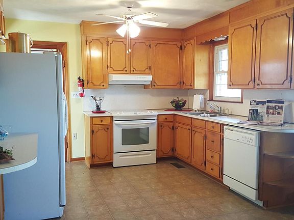 Large, bright Kitchen