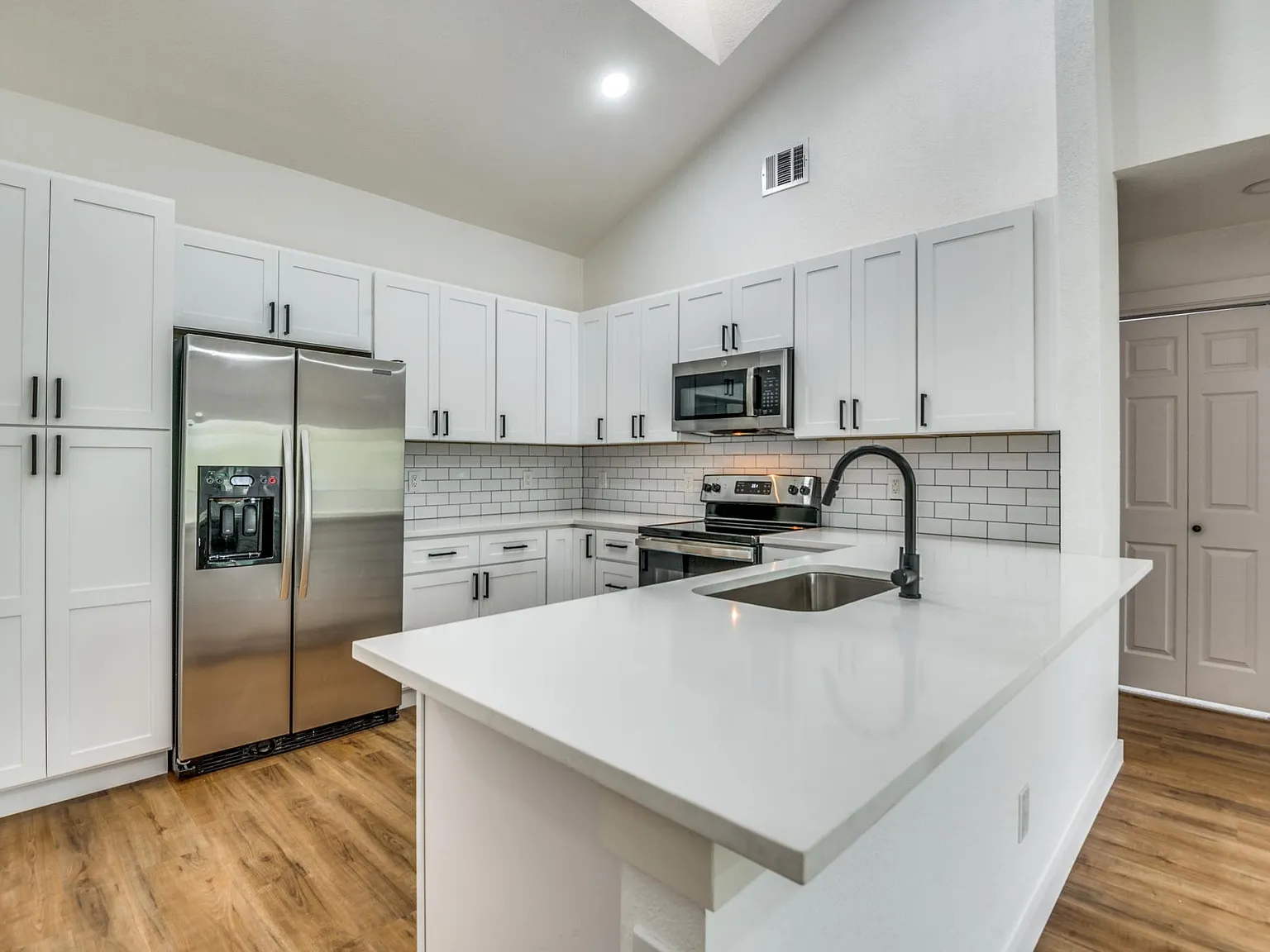 3 bed, 1250 sqft, $2,350 — Photo 3
