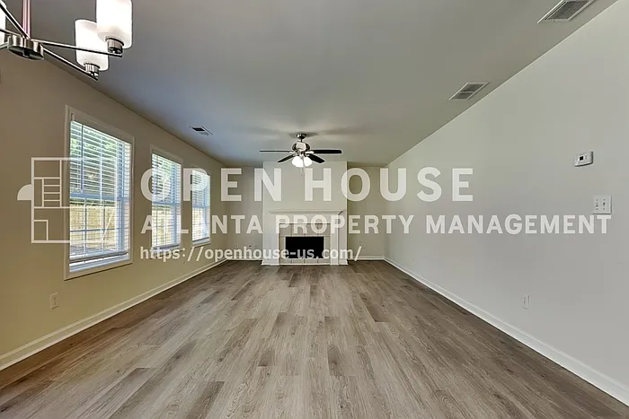 4 bed, 2.5 bath, 2332 sqft, $2,350 — Photo 3