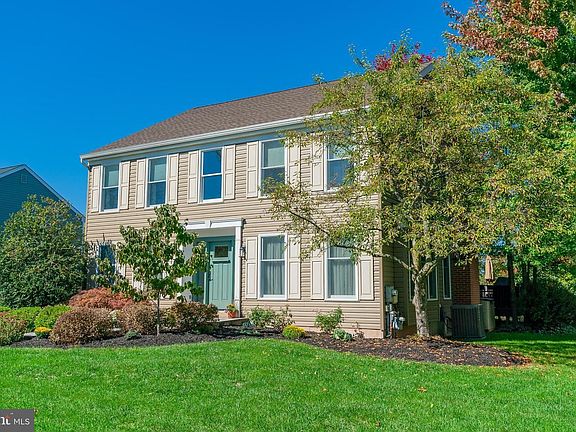 3rd image of 28 Saratoga Ln