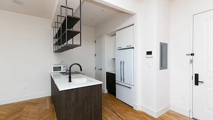 Rented by Nooklyn NYC LLC | media 34