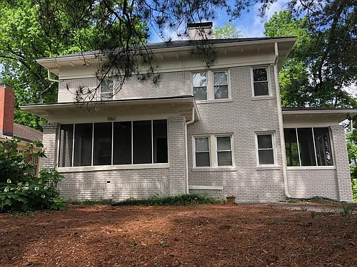 1062 Monroe Dr NE Photo 1
