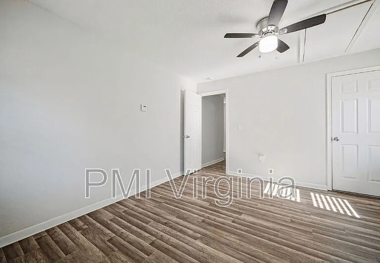 864 W 36th St — Photo 14