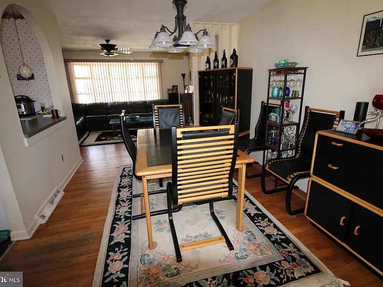 112 N Harvard Rd — Photo 11